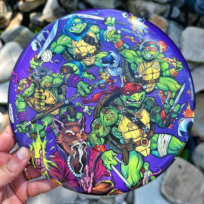 FlylLand Designs TMNT Heroes Buzzz discgolfdisc SuperColor signerad